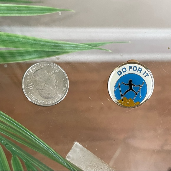 Vintage 1980 Crescent Moon Ski enamel pin badge retro Go For It 80s novelty - Picture 5 of 9